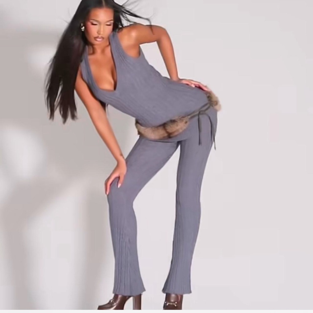 A Vintage Fit avintagefit grey knit sweater set. Size XS.